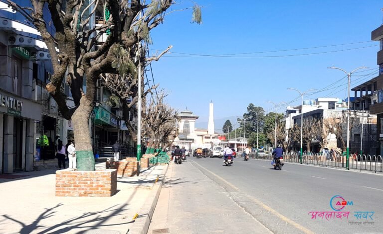 दरबारमार्गमा फुटपात बिस्तार गरिदै