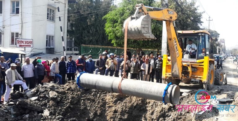 बबरमहलमा मेलम्चीको फुटेको पाइप गरियो मर्मत हेर्नुस तस्बिरहरु