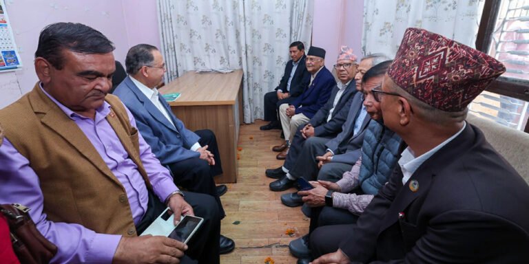 प्रधानमन्त्री ओलीसंगै माधब नेपाल, झलनाथ खनाल र भिम रावल एकै ठाँउमा जम्काभेट