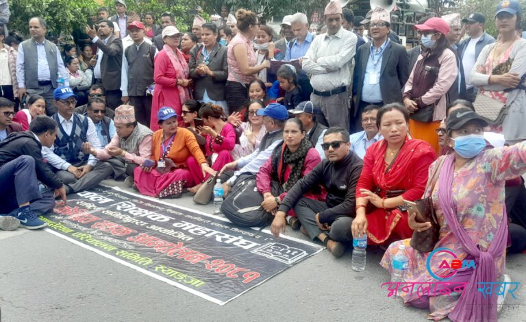 शिक्षकहरूको आन्दोलन आज पनि जारी, सरकारसँग वार्ता अझै निष्कर्षविहीन